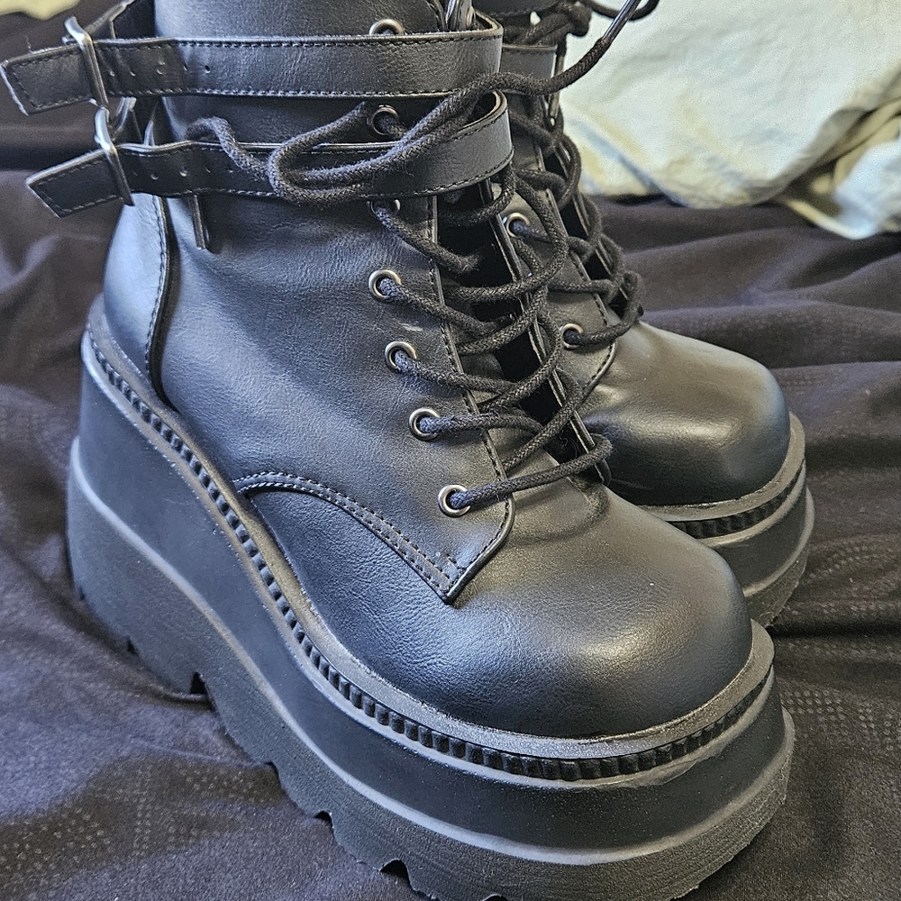 Demonia shakers 52